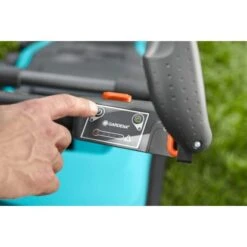 Gardena Akku-Rasenmäher Set PowerMax Li-40/37 Inkl. Akku Und Ladegerät 20 Gardena Akku-Rasenmäher Set PowerMax Li-40/37 Inkl. Akku Und Ladegerät -Gartenwelt Verkauf 31 3050 4078500031097 pt08