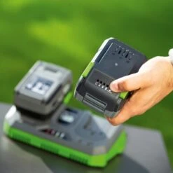 LUX 20 V Doppel-Schnellladegerät 1 PowerSystem -Gartenwelt Verkauf 4007871960552 A 02